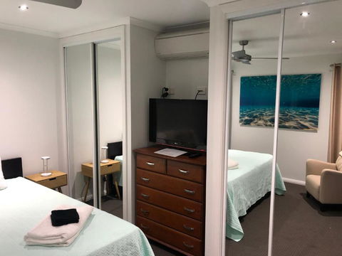 Beach & Bay Holiday House - Accommodation Main Beach 6