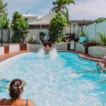 Beach & Bay Holiday House - Accommodation Main Beach 0