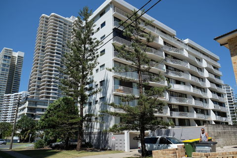 Queensleigh Apartment - Accommodation Main Beach 0