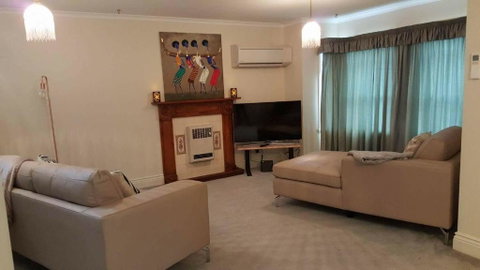 3 Batten Street - Accommodation Main Beach 2