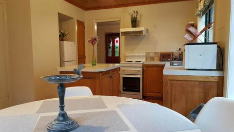 3 Batten Street - Accommodation Main Beach 3