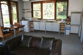 The Cedars Cottages - Accommodation Main Beach 5