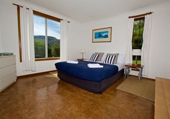 The Cedars Cottages - Accommodation Main Beach 1