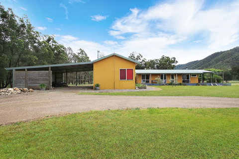 Feathertop Views And Dorm - Accommodation Main Beach 1