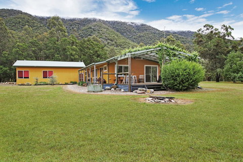Feathertop Views And Dorm - Accommodation Main Beach 2