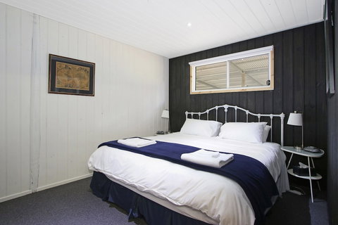 Feathertop Views And Dorm - Accommodation Main Beach 5