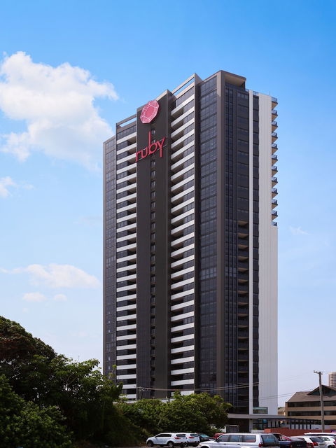 Ruby By Serain Residences - Accommodation Main Beach 2