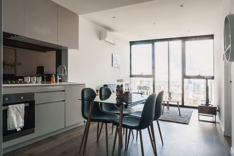 Victoria One Suites - Accommodation Main Beach 4