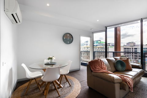 Ella, 1BDR Melbourne Apartment - Accommodation Main Beach 1