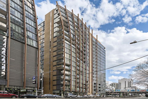 Ella, 1BDR Melbourne Apartment - Accommodation Main Beach 0