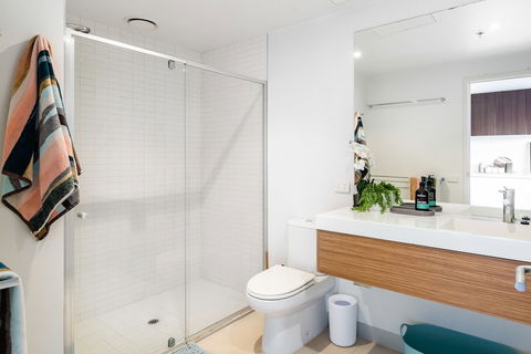 Ella, 1BDR Melbourne Apartment - Accommodation Main Beach 2