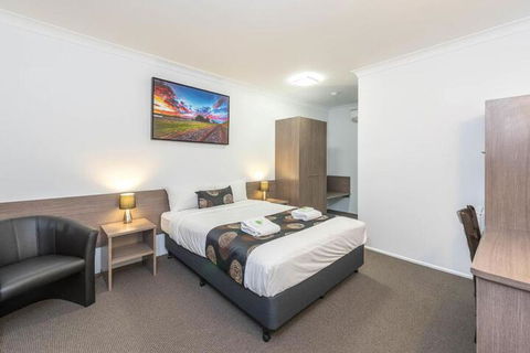 Alexandra Inn - Accommodation Main Beach 2