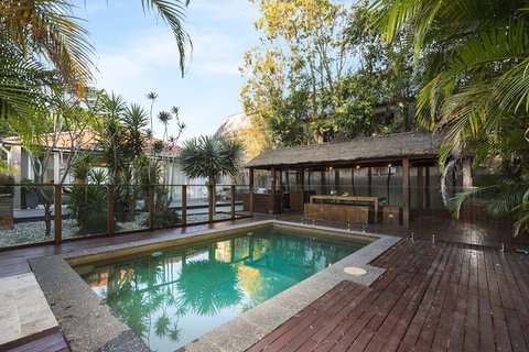 Coogee Luxury Home With Salt Water Pool & Parking - Accommodation Main Beach 2