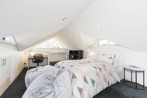 Coogee Luxury Home With Salt Water Pool & Parking - Accommodation Main Beach 5