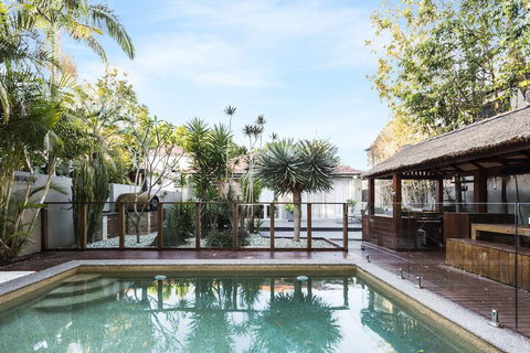 Coogee Luxury Home With Salt Water Pool & Parking - Accommodation Main Beach 1