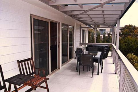 Valkei - Accommodation Main Beach 4
