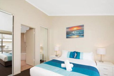 Valkei - Accommodation Main Beach 6