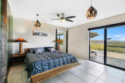 Eagles Loft - Accommodation Main Beach 4