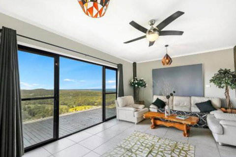 Eagles Loft - Accommodation Main Beach 7