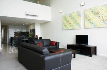 Harbour Views - Accommodation Main Beach 6