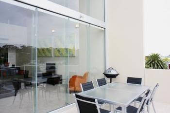 Harbour Views - Accommodation Main Beach 2