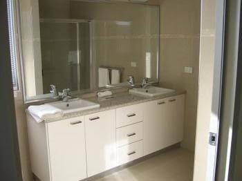 Harbour Views - Accommodation Main Beach 1