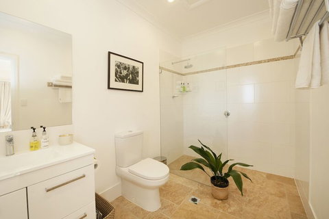 Rosby Guesthouse - Accommodation Main Beach 7