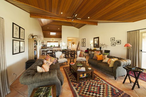 Rosby Guesthouse - Accommodation Main Beach 1