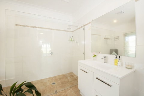 Rosby Guesthouse - Accommodation Main Beach 6