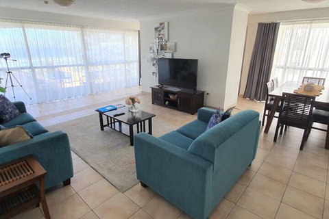 Surfers Chalet - Accommodation Main Beach 4