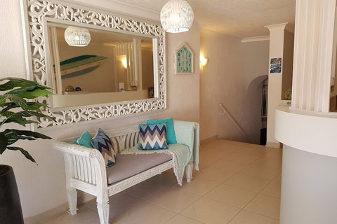 Surfers Chalet - Accommodation Main Beach 1