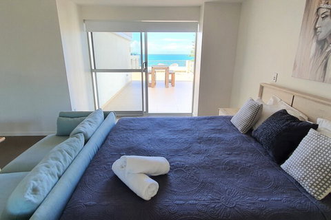 Surfers Chalet - Accommodation Main Beach 7