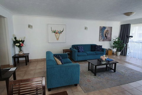 Surfers Chalet - Accommodation Main Beach 5