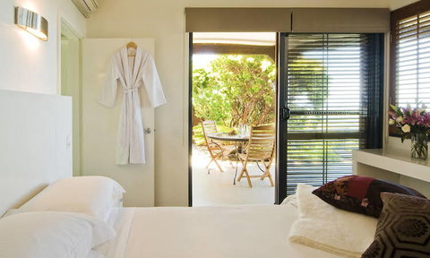 The Summerhouse - Accommodation Main Beach 0