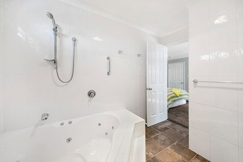 Forresters Beach Bed & Breakfast - Accommodation Main Beach 2