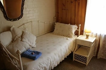 A Settler's Cottage - Accommodation Main Beach 3