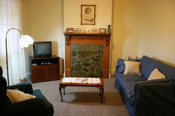 A Settler's Cottage - Accommodation Main Beach 2