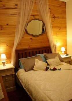 A Settler's Cottage - Accommodation Main Beach 6