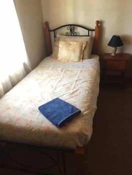 A Settler's Cottage - Accommodation Main Beach 4