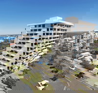 Burgess  Kings Beach Apartments - Accommodation Main Beach