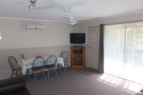 Lakes Entrance Country Cottages - Accommodation Main Beach 7