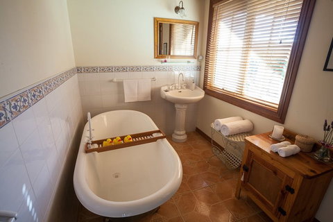Margate Cottage Boutique Bed & Breakfast - Accommodation Main Beach 3