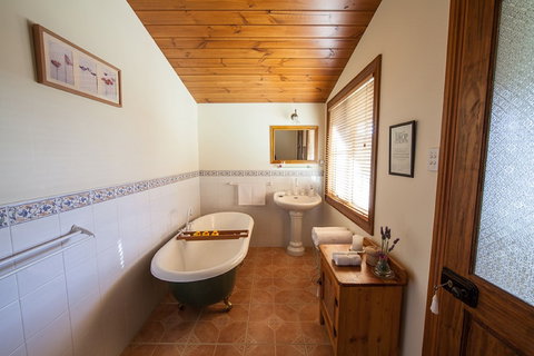 Margate Cottage Boutique Bed & Breakfast - Accommodation Main Beach 6