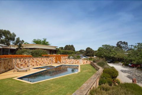 Royal Mail Hotel - Accommodation Main Beach 0