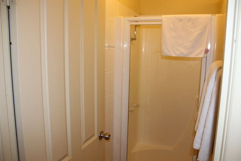 Nireeda Apartments Geelong - Accommodation Main Beach 6