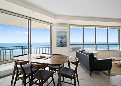 Oceanside Resort - Accommodation Main Beach 2