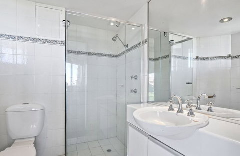 Oceanside Resort - Accommodation Main Beach 1