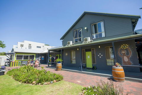 Dunsborough Beachouse YHA Hostel - Accommodation Main Beach 0