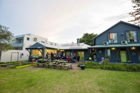 Dunsborough Beachouse YHA Hostel - Accommodation Main Beach 1