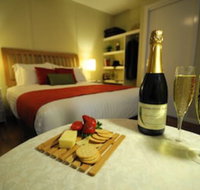 Gisborne Peak Winery Cottages - Accommodation Main Beach